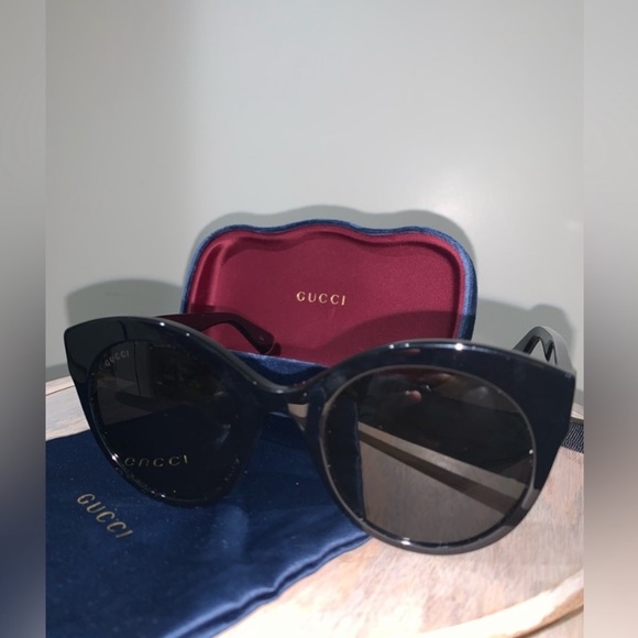 Gucci Accessories - GUCCI SUNSHADES- BLACK